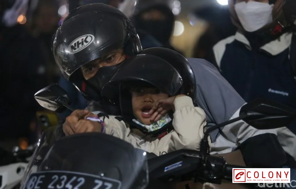 ekspresi anak mudik naik motor