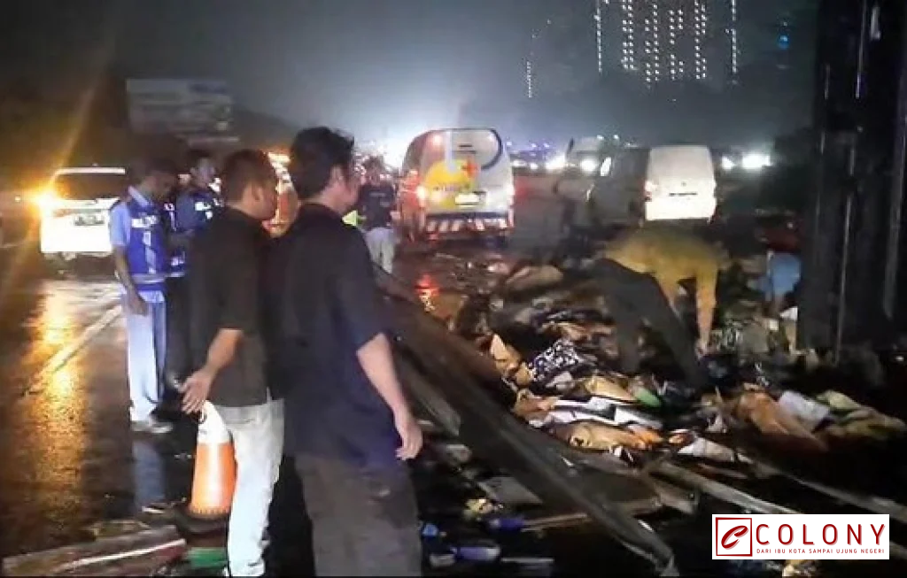 kecelakaan mobil boks tol Jagorawi