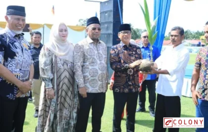 Mendes Serahkan Bibit Kelapa Pinang